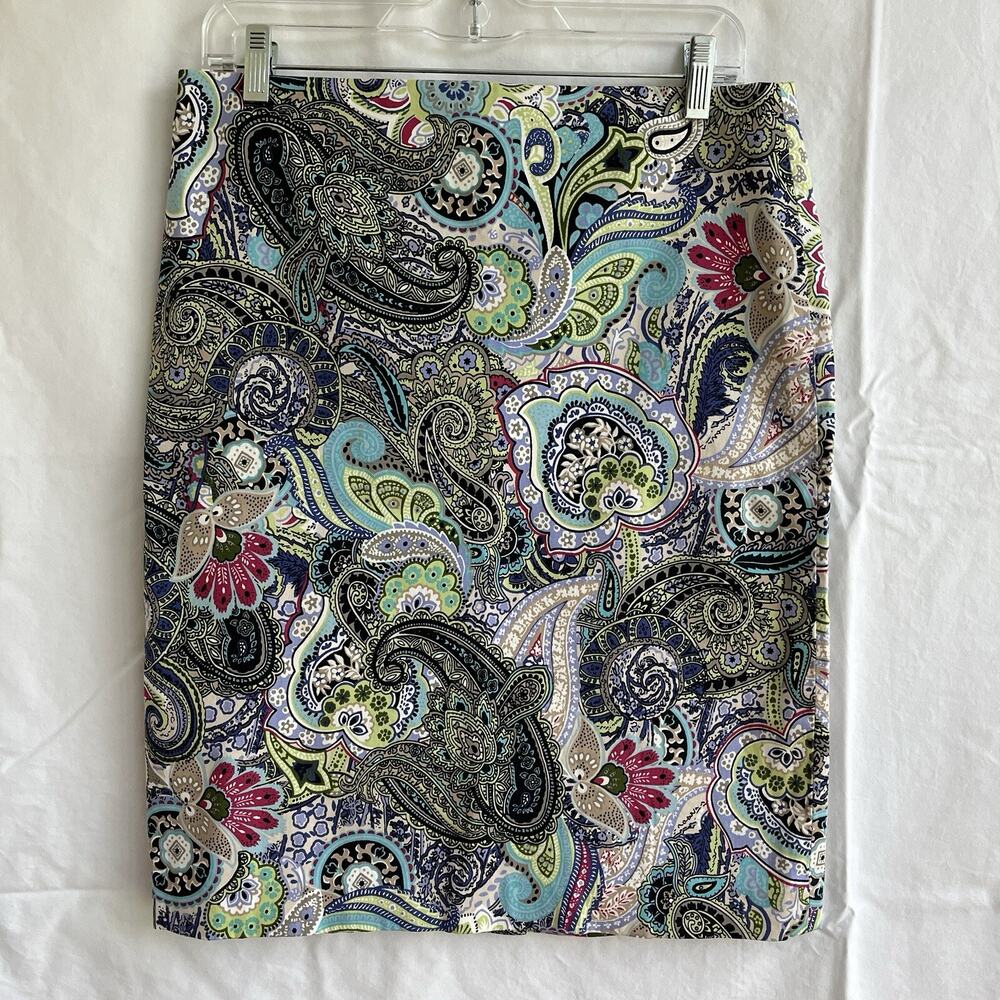 Talbots colorful paisley print short skirt cotton blend size 8, zip closure back
